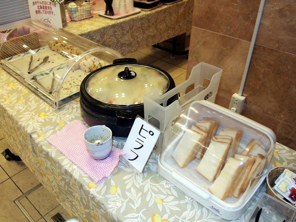 Toyoko Inn Hokkaido Sapporo-Eki Kita-Guchi Ngoại thất bức ảnh